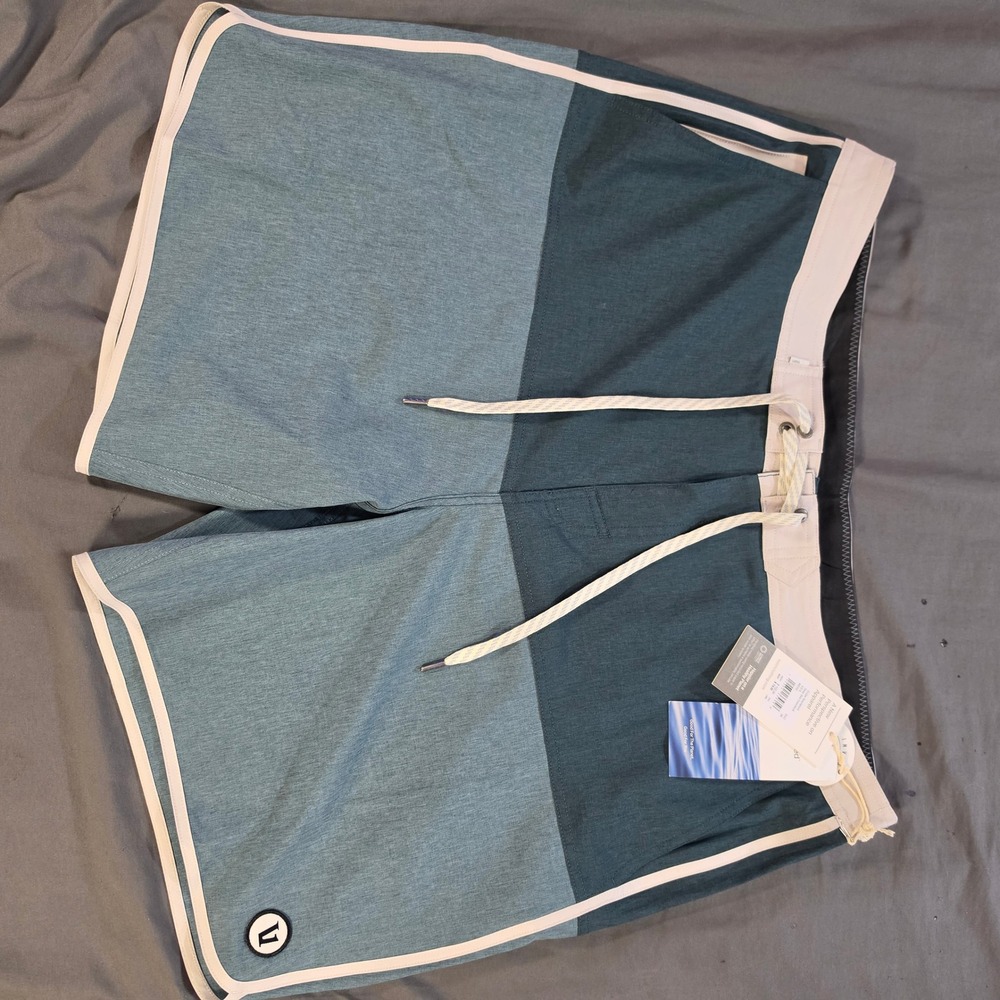 Vuori Cruise Boardshort Deep Sea Colorblock Mens 38 V314 Swim Trunks NWT